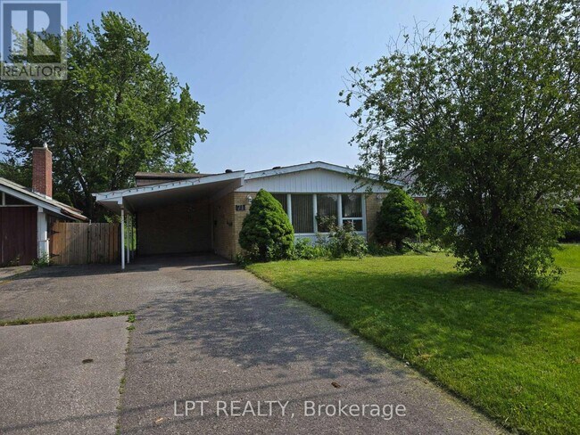 71 Deerfield Rd in Toronto, ON - Building Photo - Building Photo