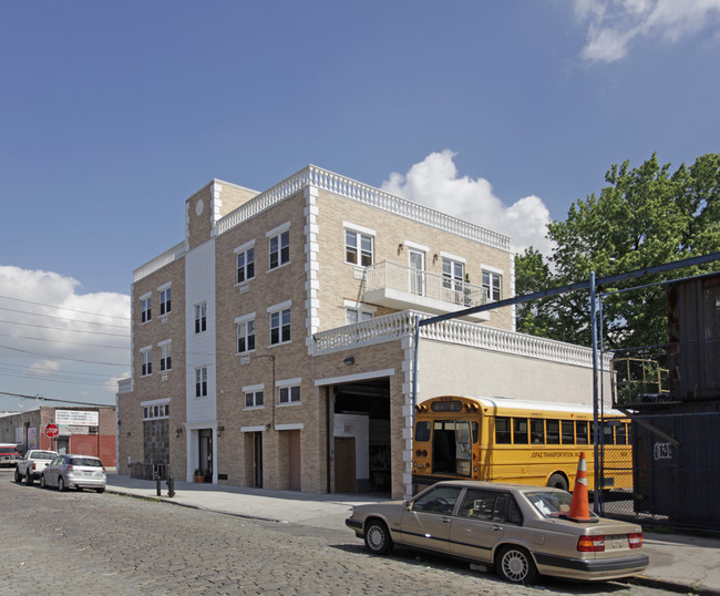 221-225 Conover St in Brooklyn, NY - Building Photo - Building Photo