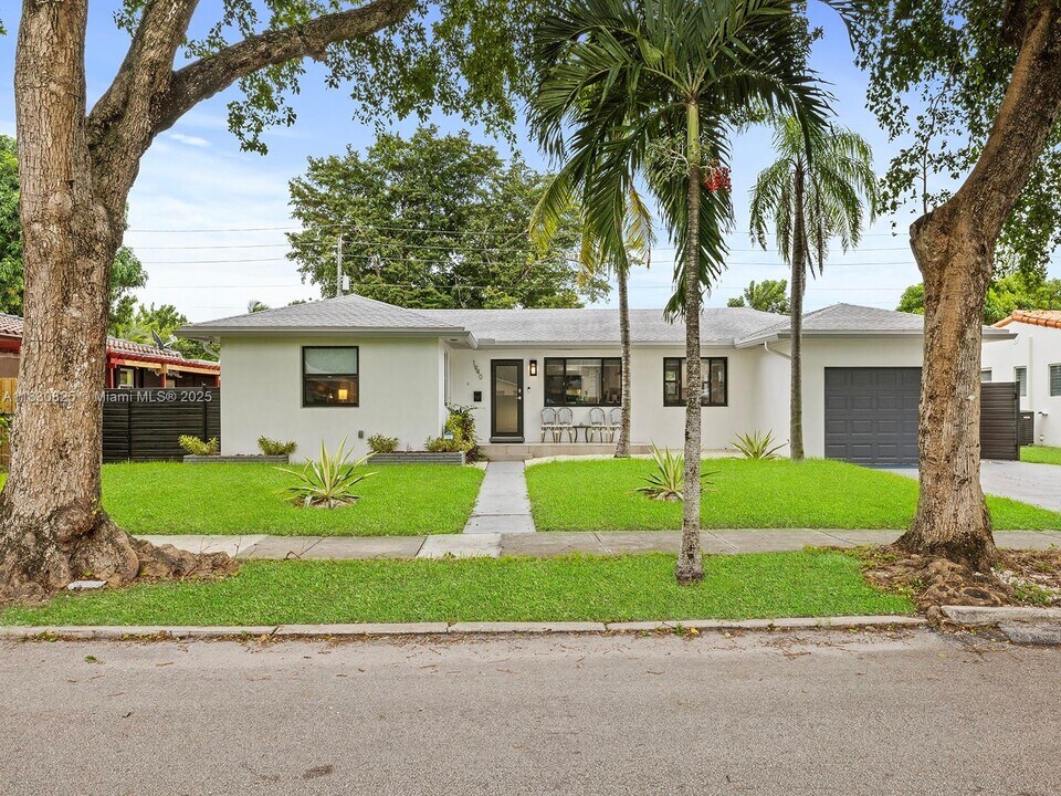 1940 Funston St in Hollywood, FL - Building Photo