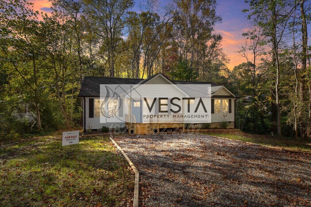 9 Silent Pl in Asheville, NC - Building Photo