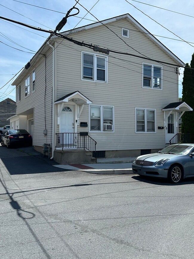 property at 213-215-215 E Franklin St