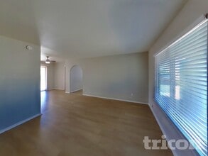 7331 W Mountain View Rd in Peoria, AZ - Building Photo - Building Photo