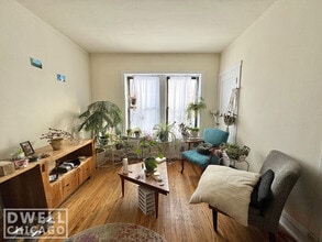 2706 N Spaulding Ave, Unit 1HH in Chicago, IL - Building Photo - Building Photo
