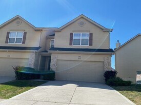 634 Country Heights Dr in O'Fallon, MO - Building Photo