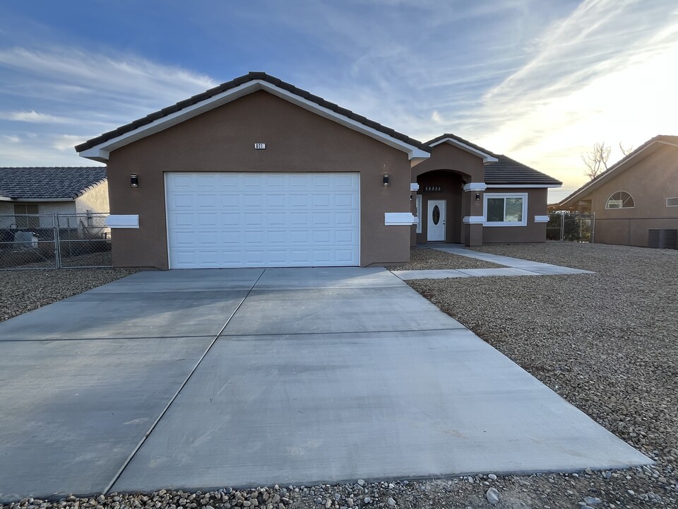 901 Lone Pine Rd in Pahrump, NV - Building Photo