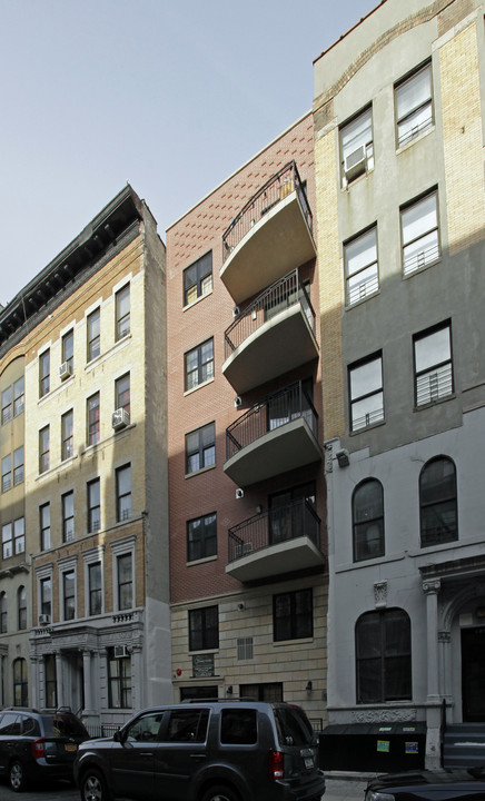 111 W 113th St in New York, NY - Building Photo