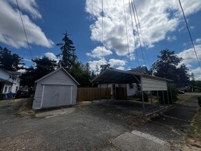 840 Birch Ave in Cottage Grove, OR - Building Photo - Building Photo