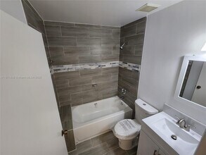 200 NW 114th Ave in Miami, FL - Building Photo - Building Photo