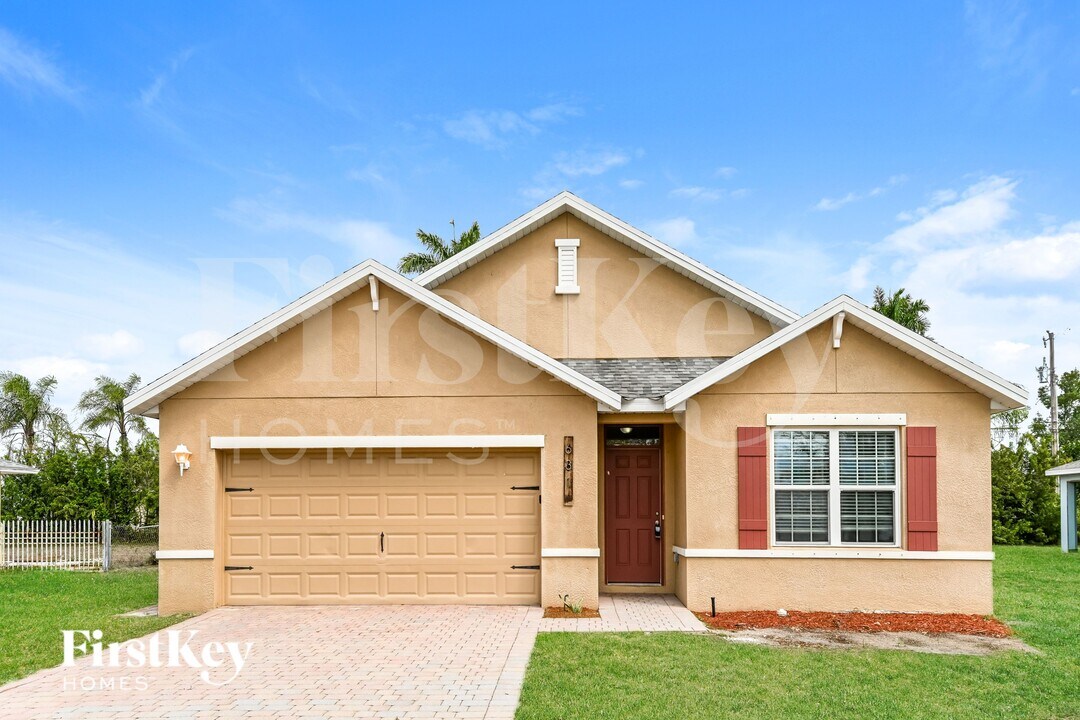 631 SW 27th Terrace in Cape Coral, FL - Building Photo