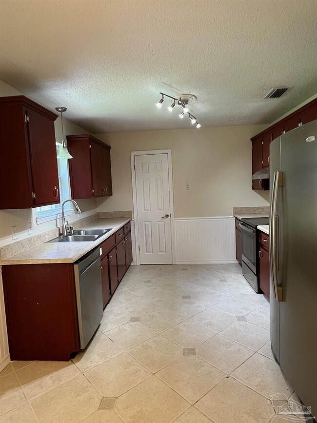 4312 W Avenida De Golf in Pace, FL - Building Photo - Building Photo