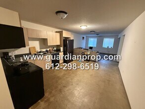 7535 Cloman Way E in Inver Grove Heights, MN - Building Photo - Building Photo