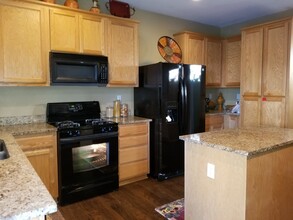 482 Petunia Ct in Merced, CA - Building Photo - Building Photo