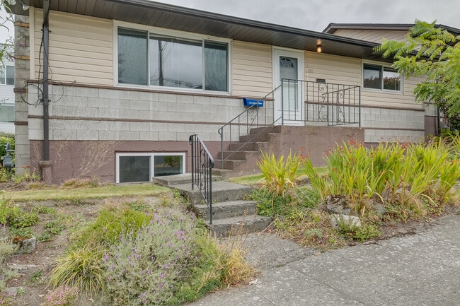 2217 E Thomas St, Unit 2217 in Seattle, WA - Foto de edificio - Building Photo