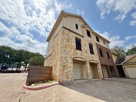 1402 Parker Ln in Austin, TX - Building Photo