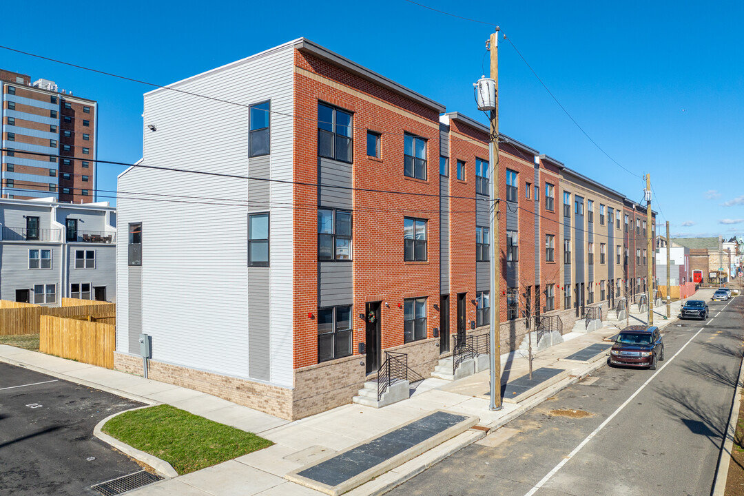 Sharswood Tower in Philadelphia, PA - Building Photo