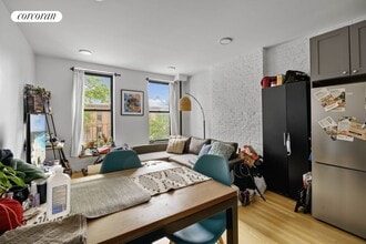 566 Vanderbilt Ave in Brooklyn, NY - Building Photo - Building Photo