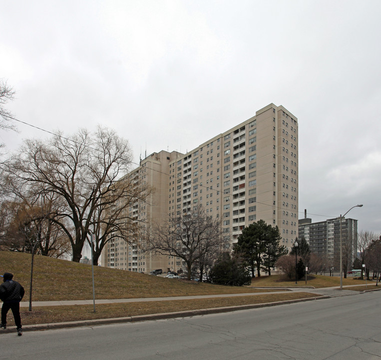 5 Parkway Forest Drive in Toronto, ON - Building Photo