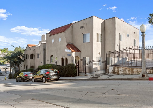 Heart of Hollywood | Large 2 Bedroom