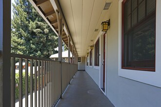 Hawthorne Apartment Homes in Palo Alto, CA - Building Photo - Building Photo