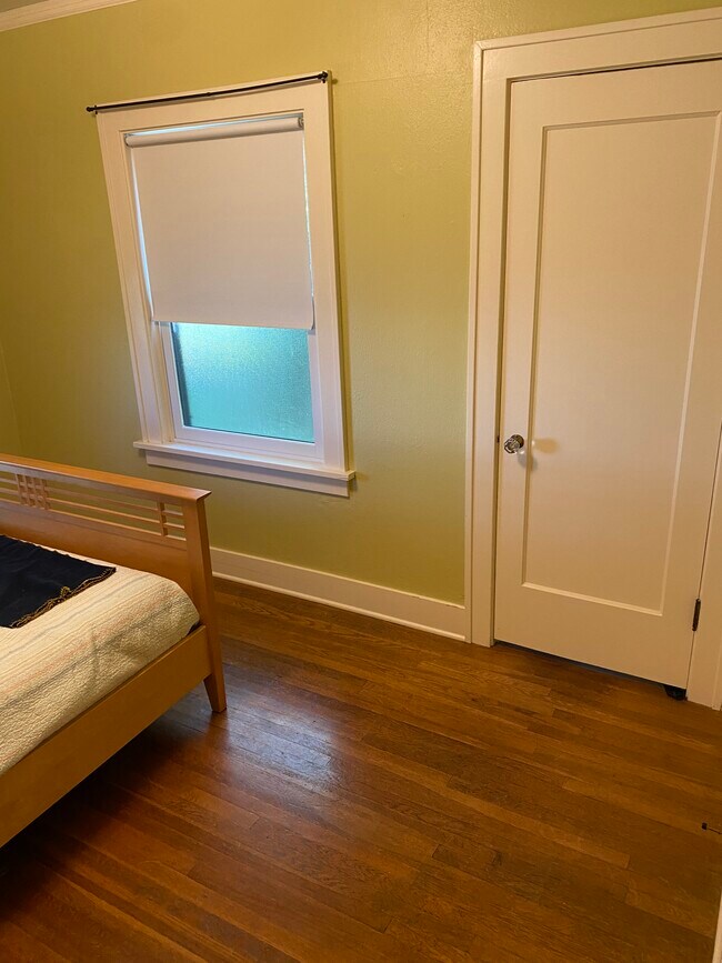 7405 N Burrage Ave in Portland, OR - Building Photo - Building Photo