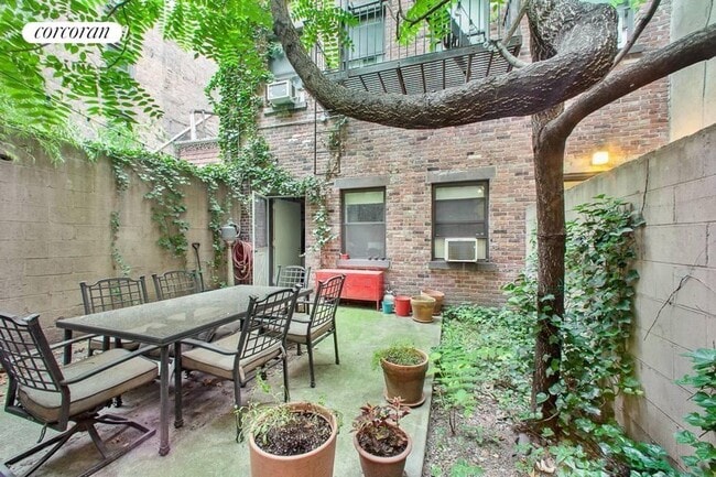 52 Spring St