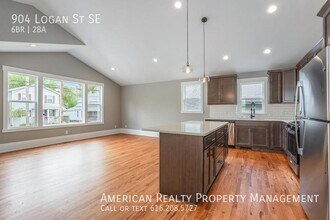 904 Logan St SE in Grand Rapids, MI - Building Photo - Building Photo