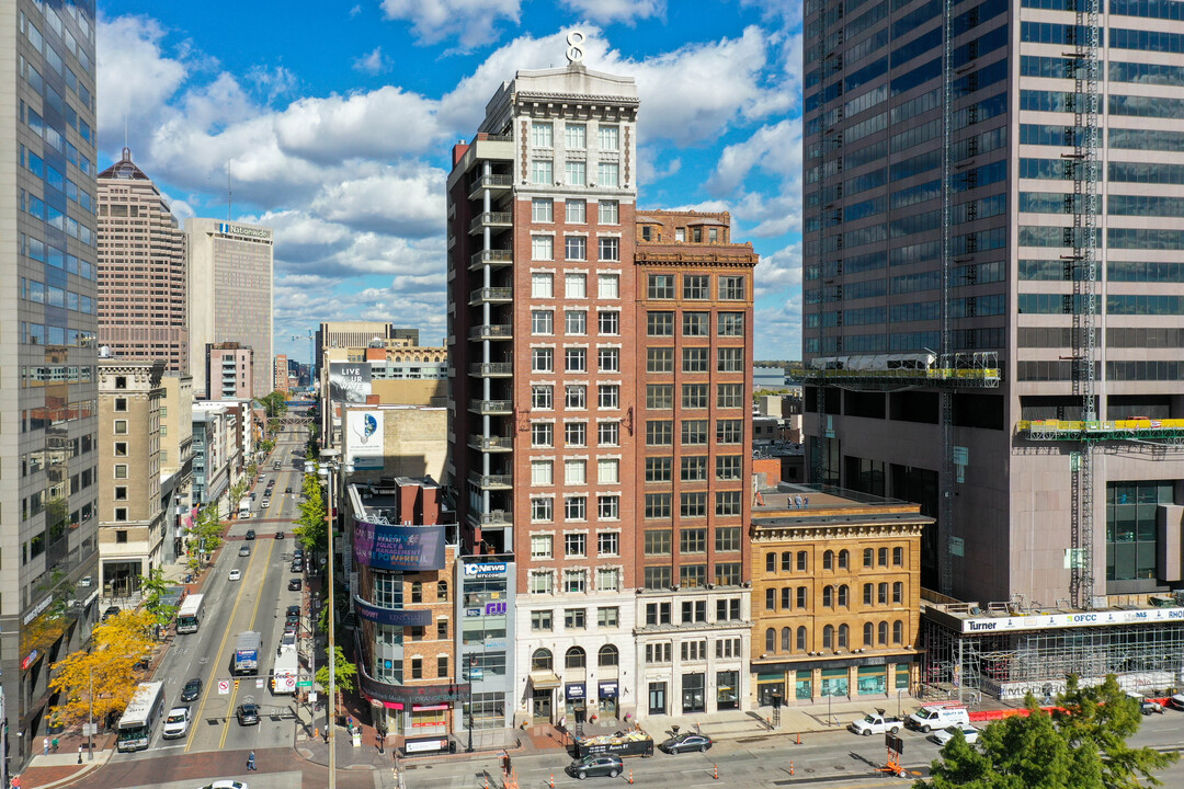 10 E Broad St in Columbus, OH - Building Photo