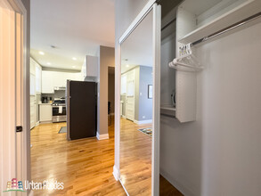 637 W Cornelia Ave, Unit A08C in Chicago, IL - Building Photo - Building Photo