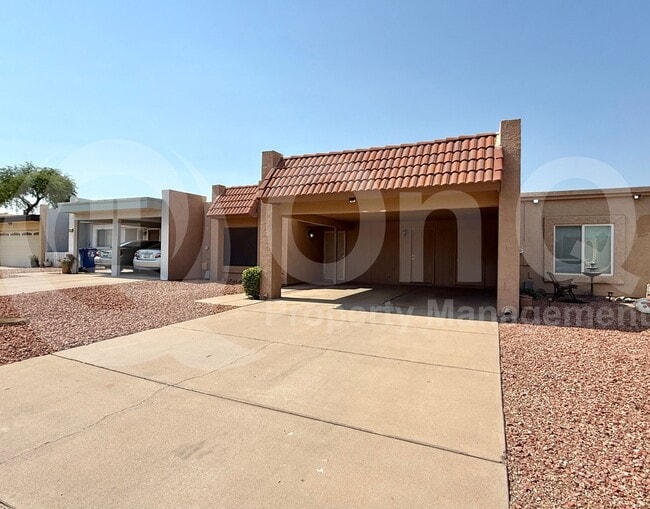 property at 744 W Oxford Dr