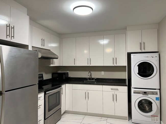 2445 Haversley Ave in Coquitlam, BC - Building Photo - Building Photo