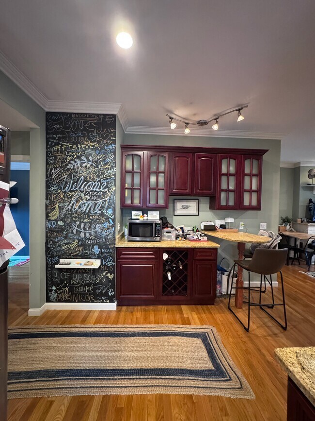 127 Heath St, Unit #2 in Somerville, MA - Foto de edificio - Building Photo