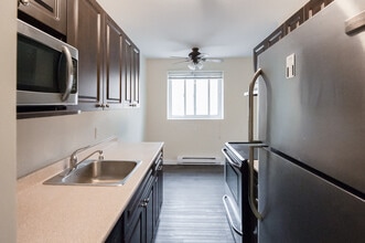 30 Hargrave Apartment in Winnipeg, MB - Building Photo - Building Photo