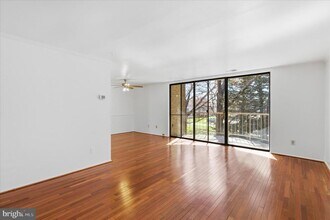 3360 Huntley Sq Dr in Temple Hills, MD - Building Photo - Building Photo