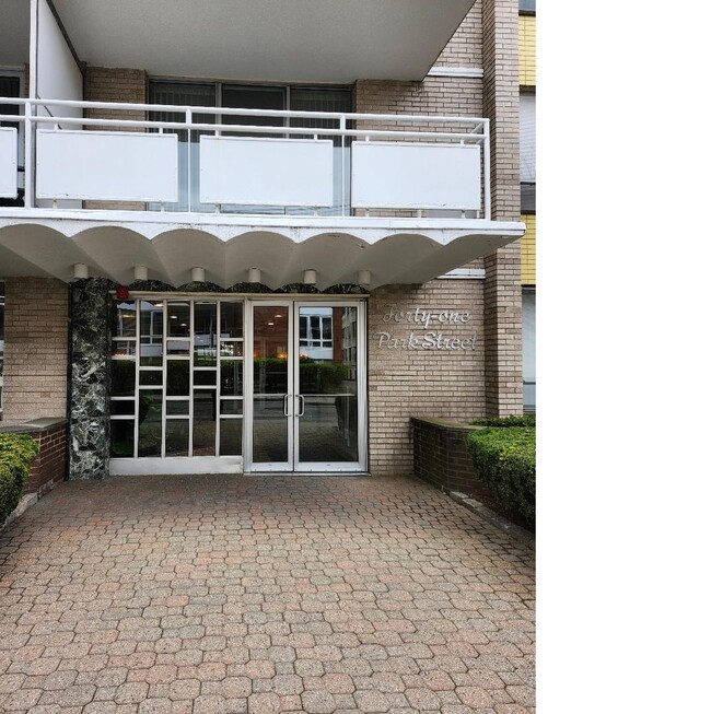 41 Park St, Unit 403 in Brookline, MA - Building Photo - Building Photo
