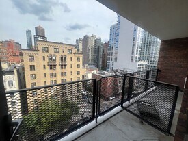 165 E 35th St in New York, NY - Building Photo