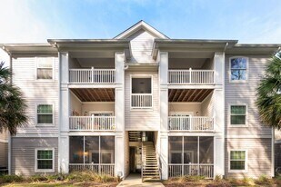 1300 Park W Blvd in Mount Pleasant, SC - Building Photo