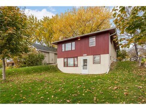2331 W Medicine Lake Dr in Minneapolis, MN - Building Photo - Building Photo