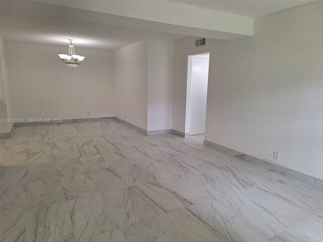 12831 SW 43rd Dr in Miami, FL - Building Photo - Building Photo