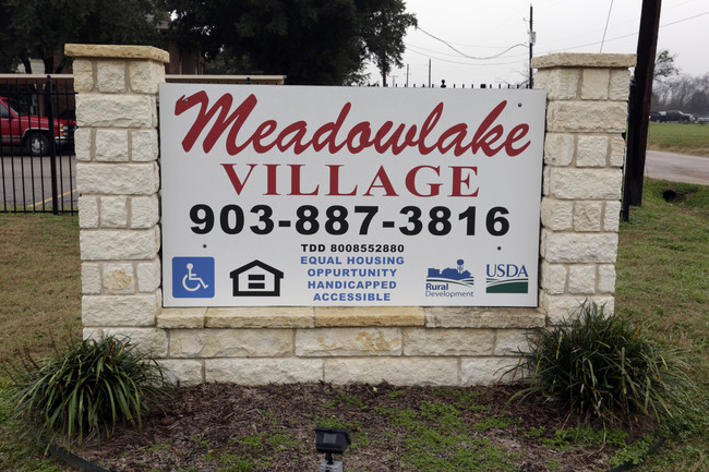 Meadowlake Village in Mabank, TX - Foto de edificio - Building Photo