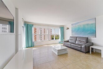3000 E Sunrise Blvd in Fort Lauderdale, FL - Building Photo - Building Photo