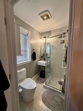 8 Cherry St, Unit 2 in Somerville, MA - Foto de edificio - Building Photo