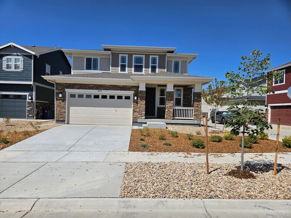 20765 E 57th Dr in Aurora, CO - Building Photo