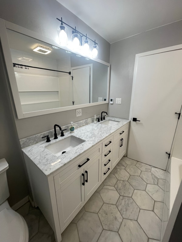 5965 Teakwood Dr in Greendale, WI - Foto de edificio - Building Photo