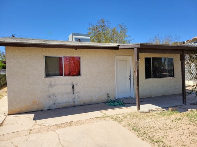 property at 914 E 2nd St