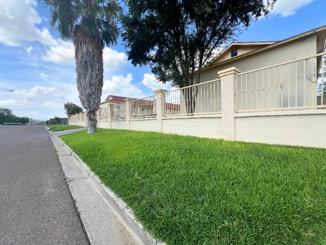 3602 Guerrero St in Laredo, TX - Building Photo - Building Photo