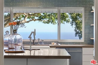 29225 Cliffside Dr in Malibu, CA - Building Photo - Building Photo