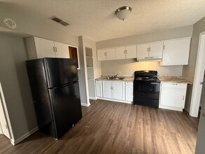 304 Carriage Ln in Albany, GA - Building Photo - Building Photo