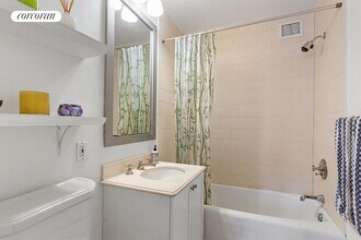 400 E 51st St in New York, NY - Building Photo - Building Photo