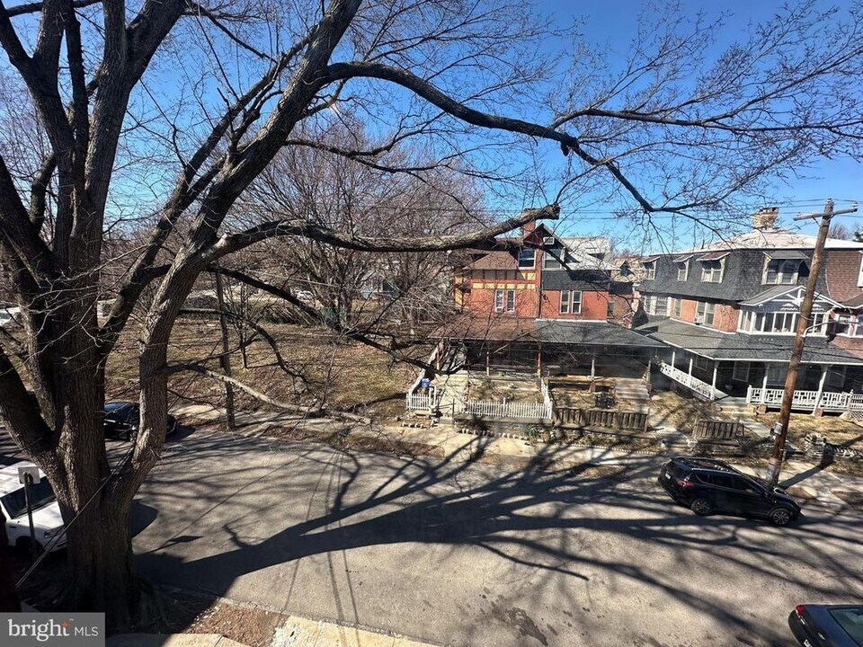 262 Apsley St in Philadelphia, PA - Building Photo