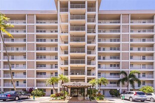 2671 S Course Dr in Pompano Beach, FL - Building Photo